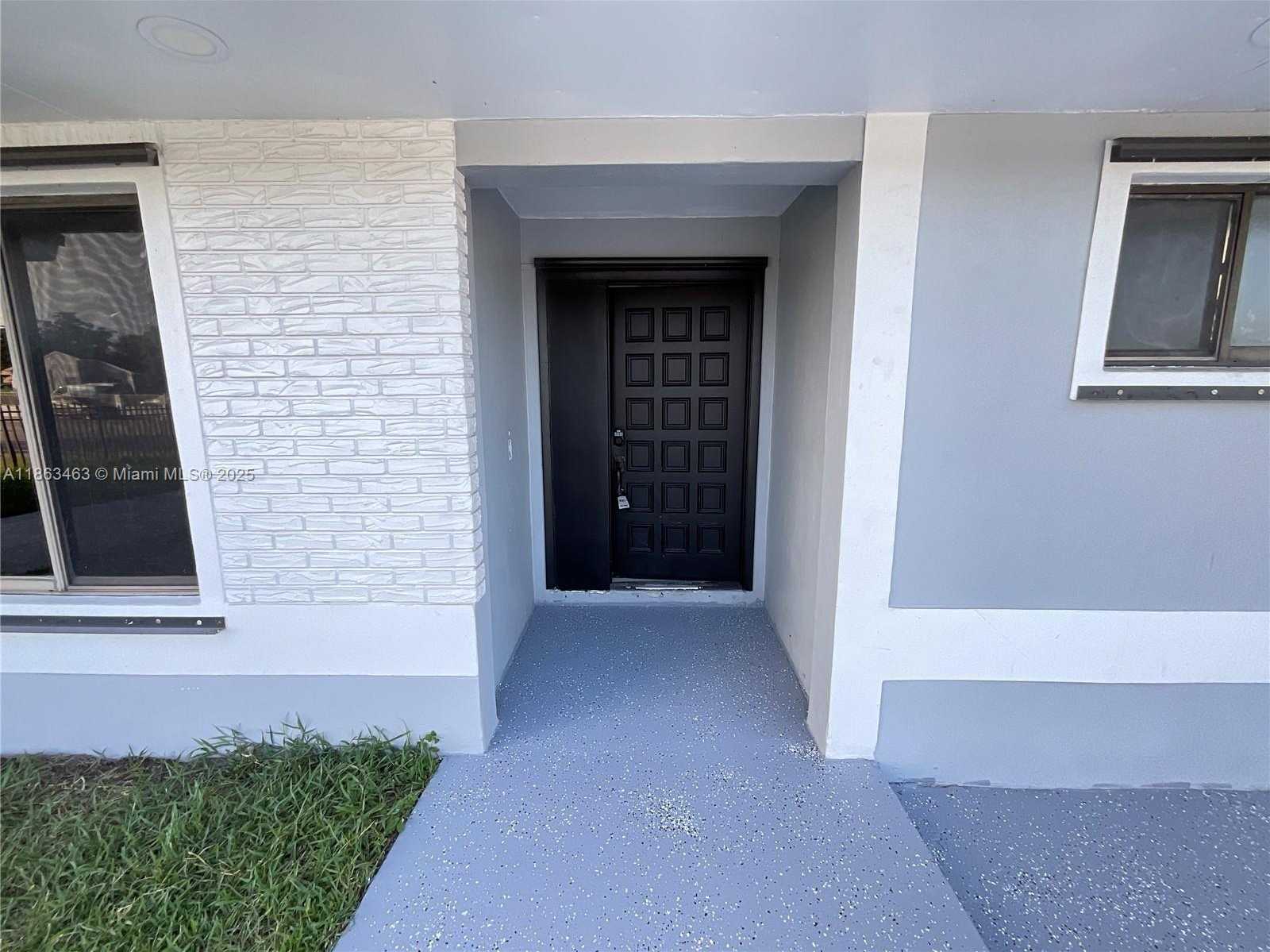 Small Image of 6101 NORTH WEST 199TH ST, Hialeah Number 2