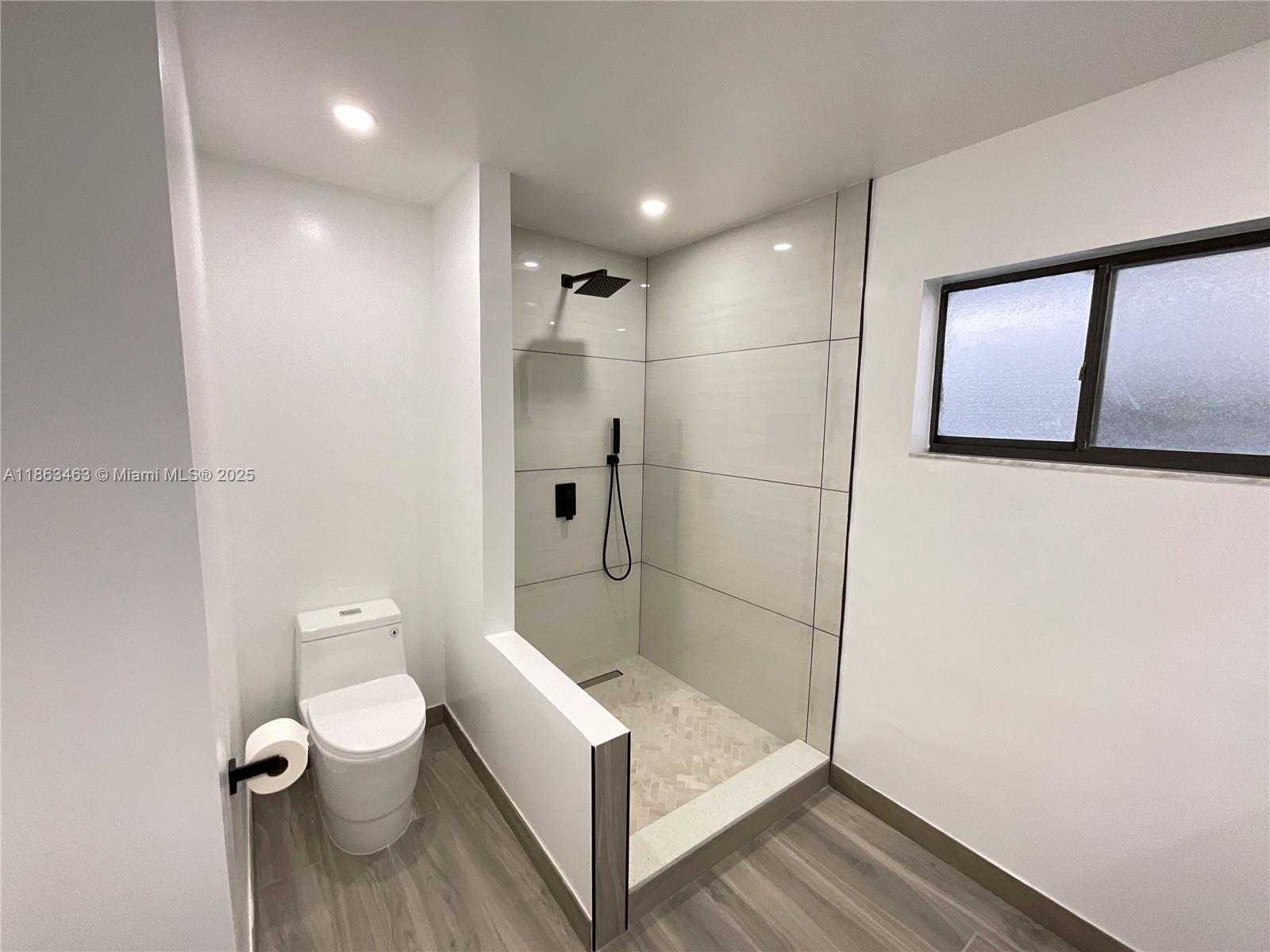 Small Image of 6101 NORTH WEST 199TH ST, Hialeah Number 24