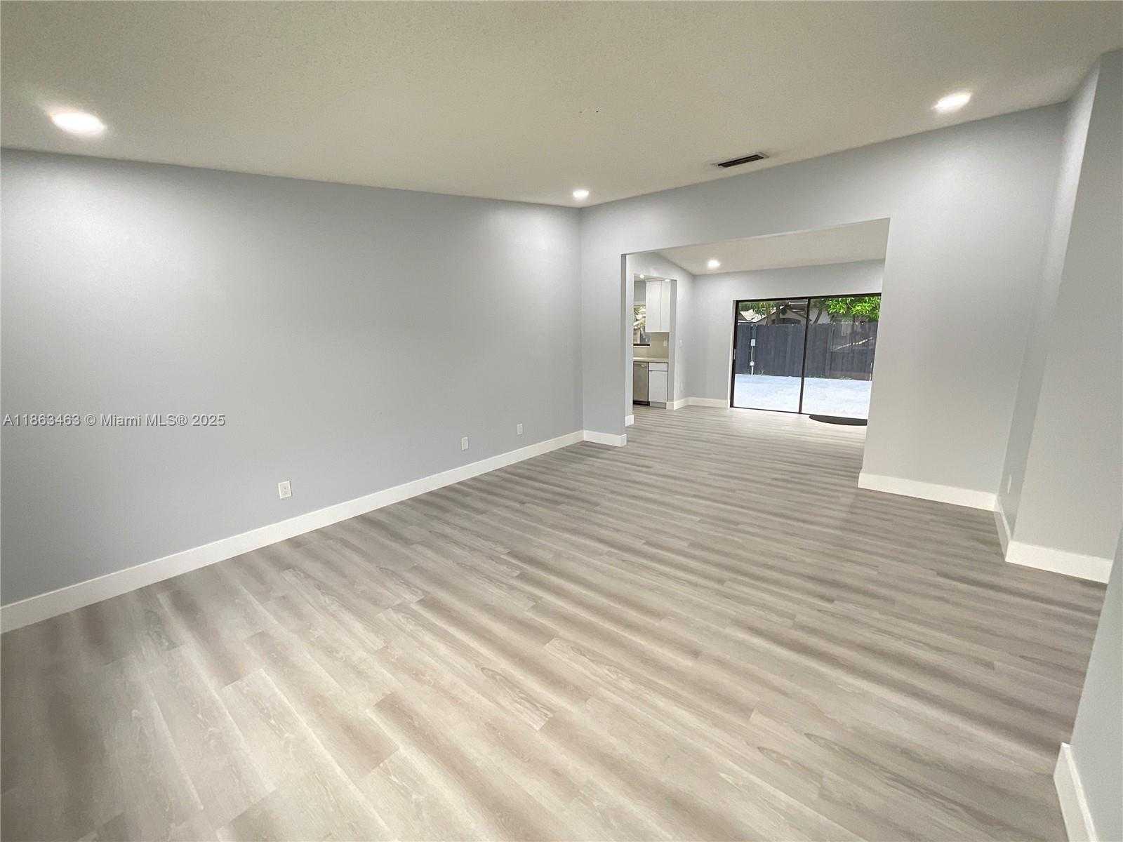 Small Image of 6101 NORTH WEST 199TH ST, Hialeah Number 4