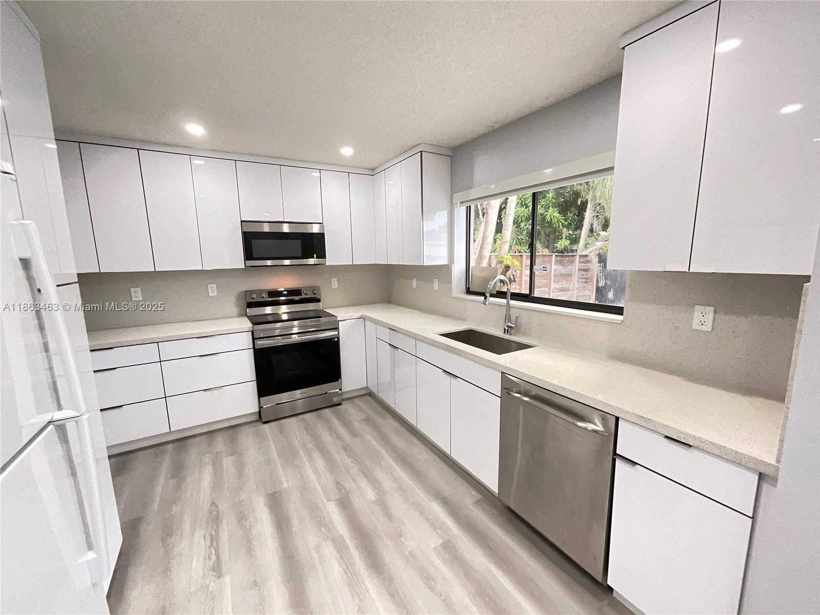 Small Image of 6101 NORTH WEST 199TH ST, Hialeah Number 7