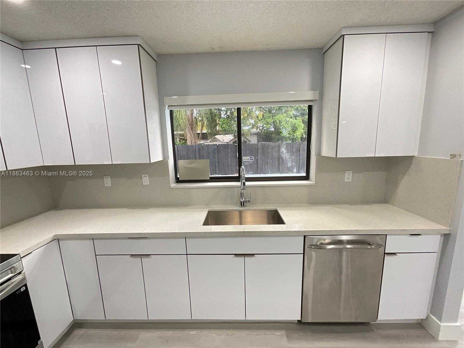 Small Image of 6101 NORTH WEST 199TH ST, Hialeah Number 8