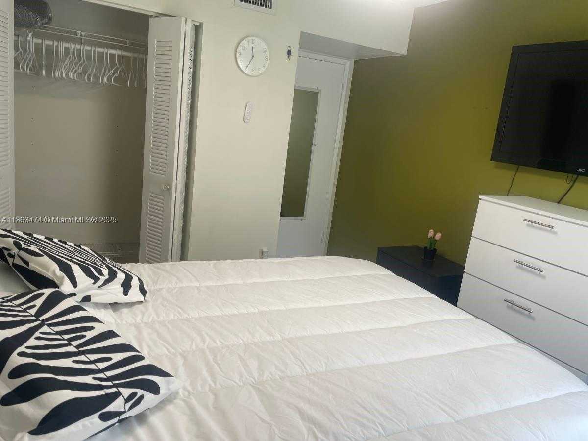 Small Image of 9715 FONTAINEBLEAU BLVD #E109, Miami Number 2