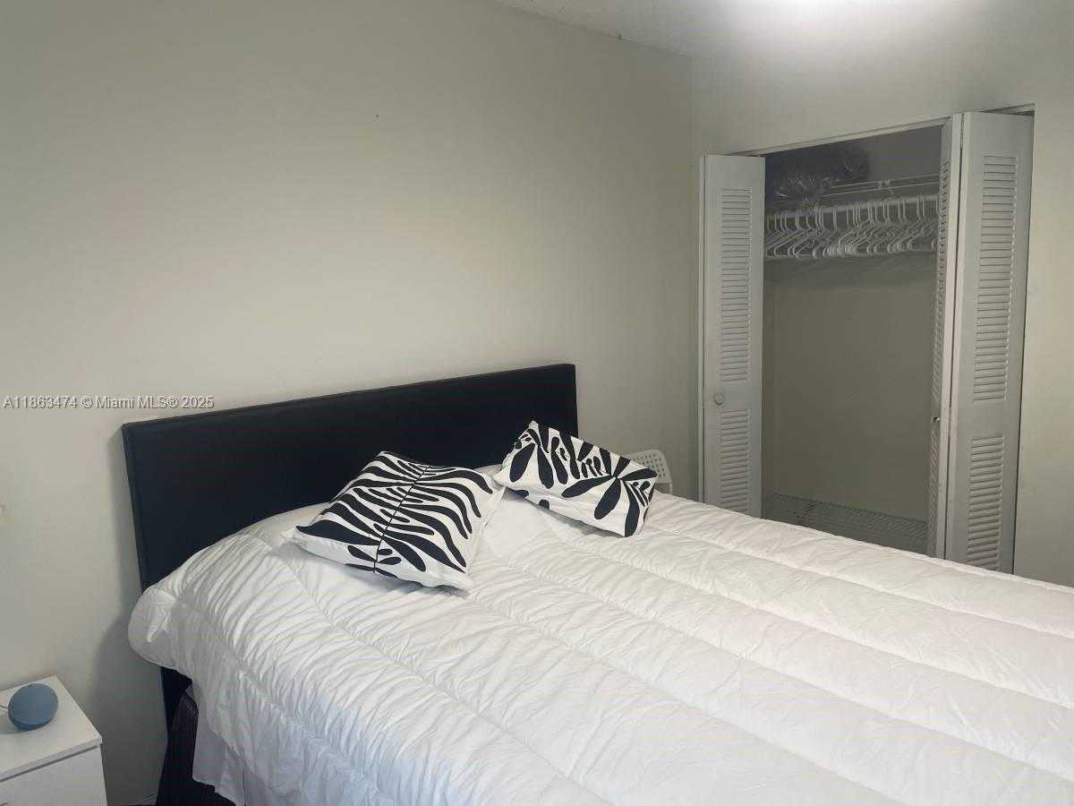 Small Image of 9715 FONTAINEBLEAU BLVD #E109, Miami Number 3