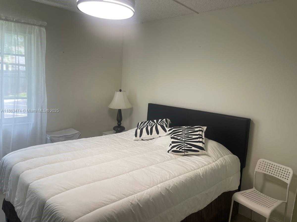 Small Image of 9715 FONTAINEBLEAU BLVD #E109, Miami Number 4