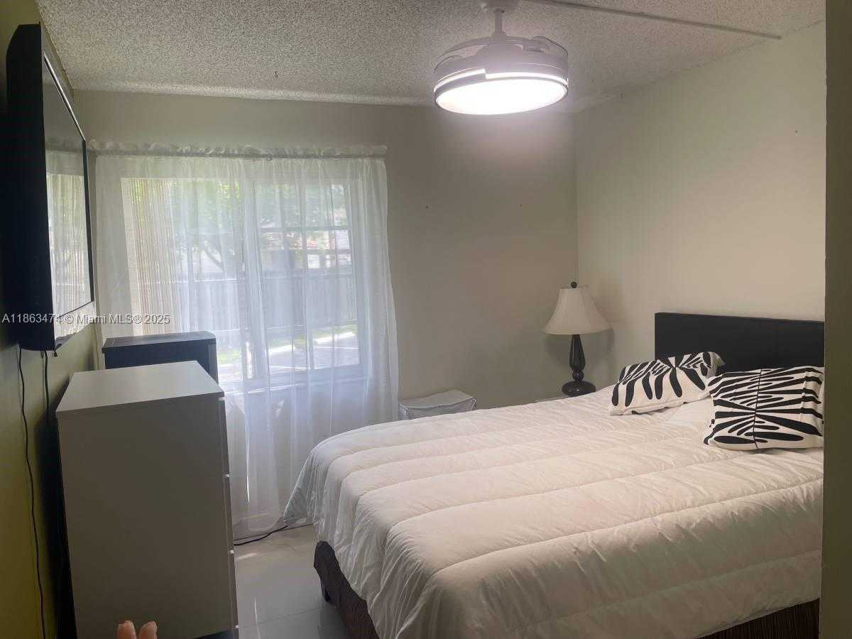 Small Image of 9715 FONTAINEBLEAU BLVD #E109, Miami Number 5