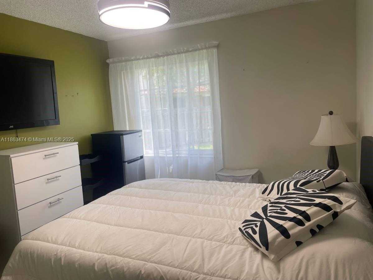 Small Image of 9715 FONTAINEBLEAU BLVD #E109, Miami Number 6