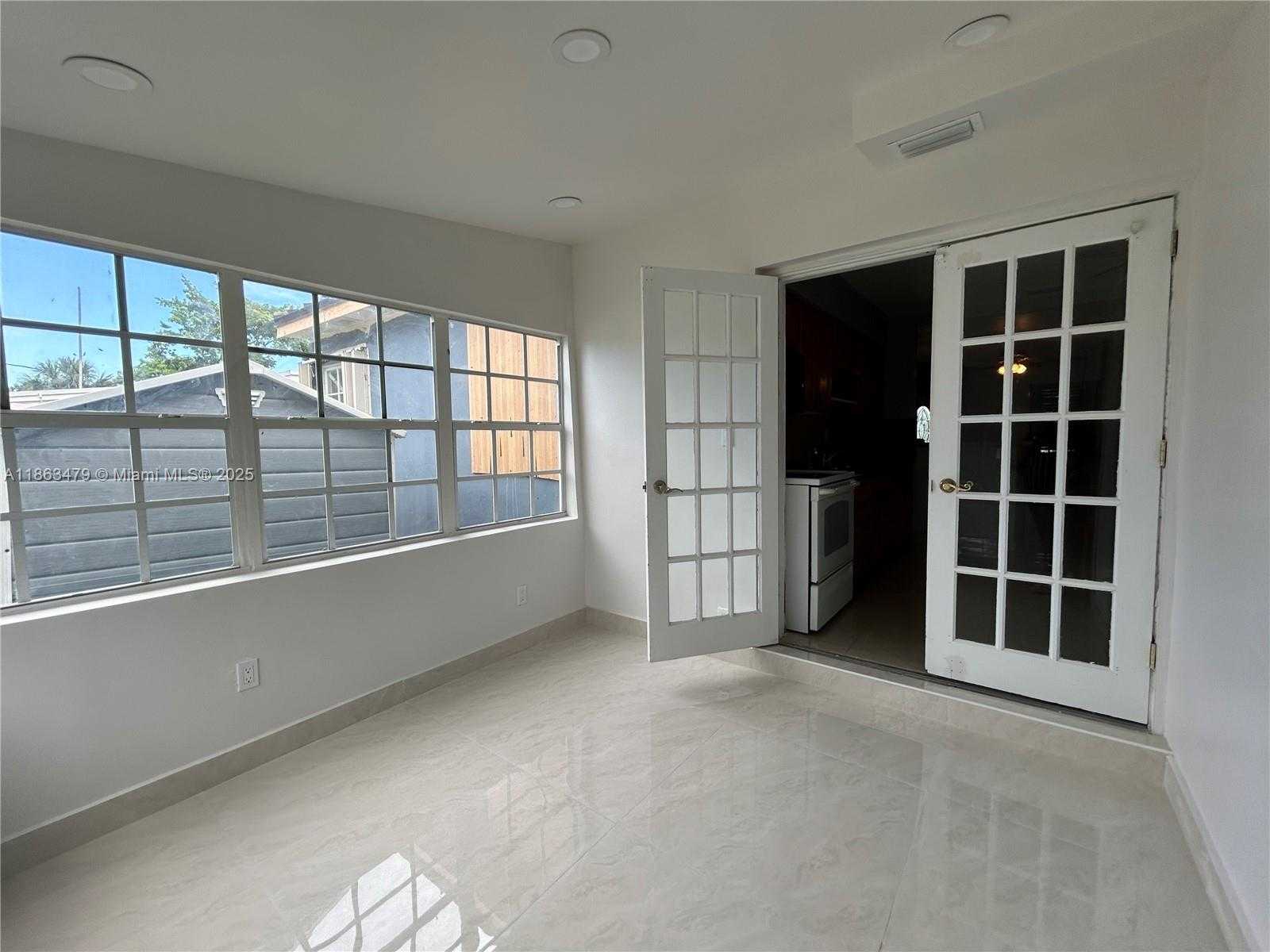 Small Image of 2551 WILEY ST, Hollywood Number 10