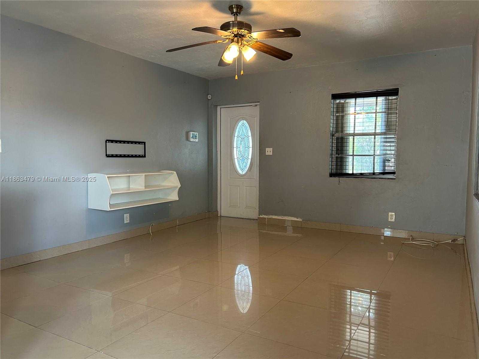 Small Image of 2551 WILEY ST, Hollywood Number 2