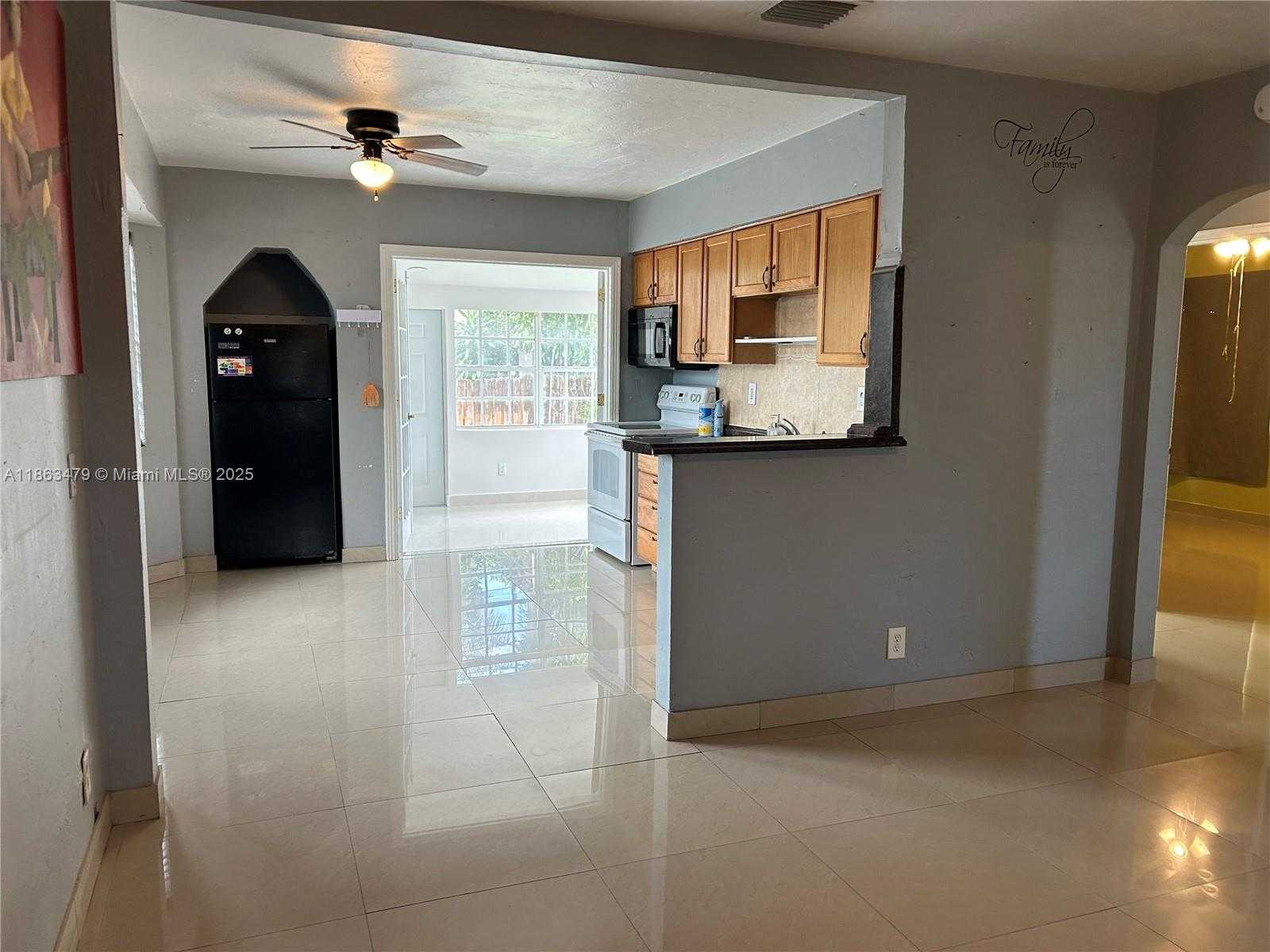 Small Image of 2551 WILEY ST, Hollywood Number 4