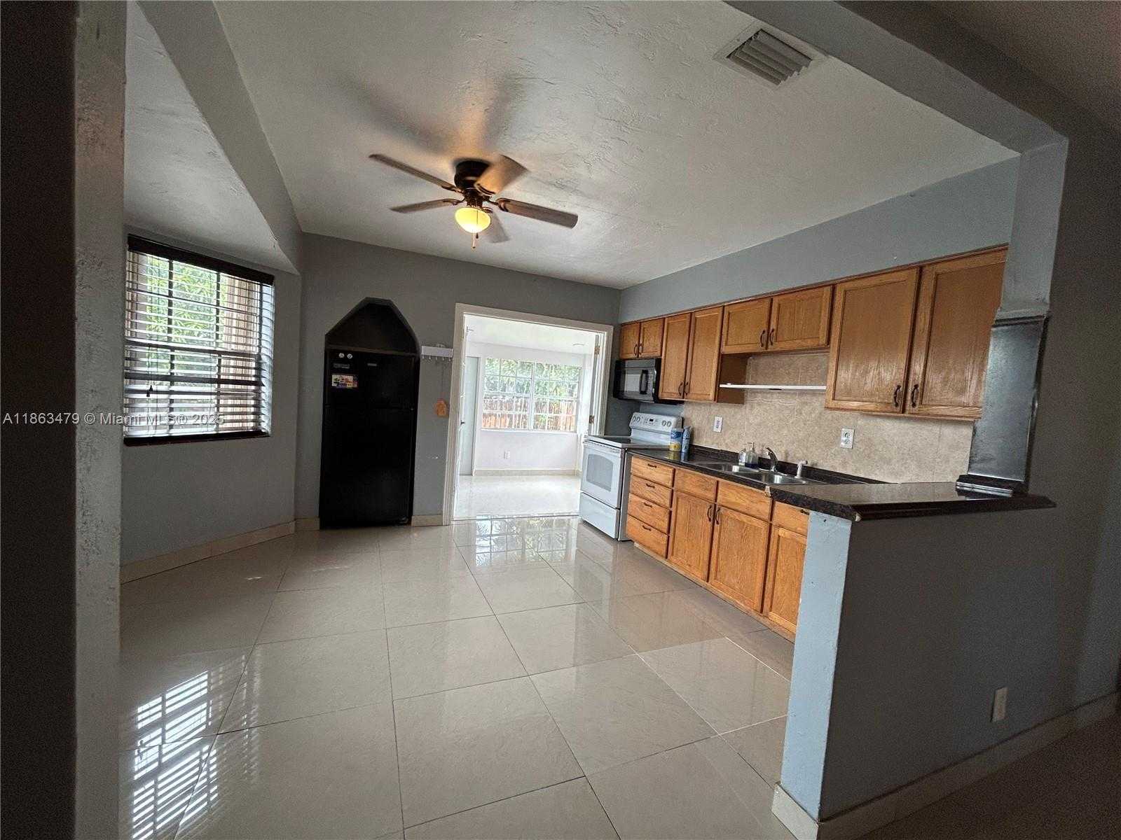 Small Image of 2551 WILEY ST, Hollywood Number 5