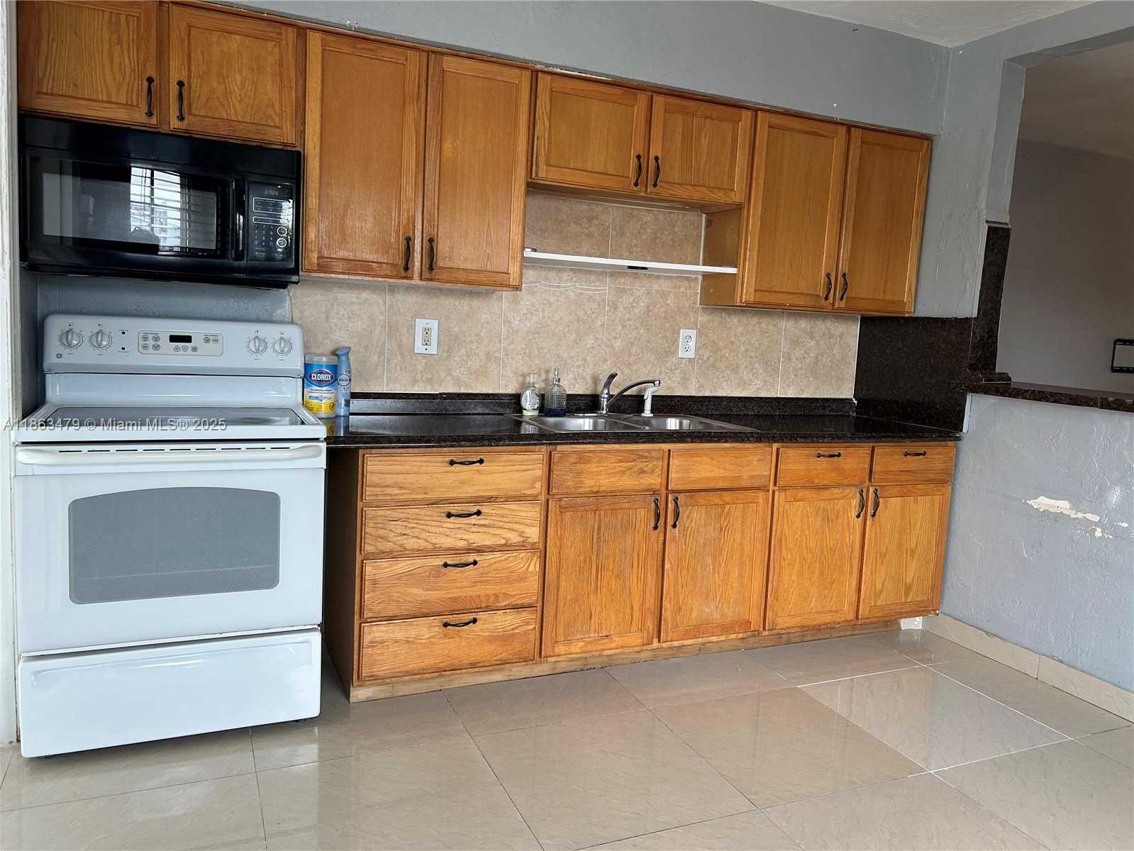 Small Image of 2551 WILEY ST, Hollywood Number 7