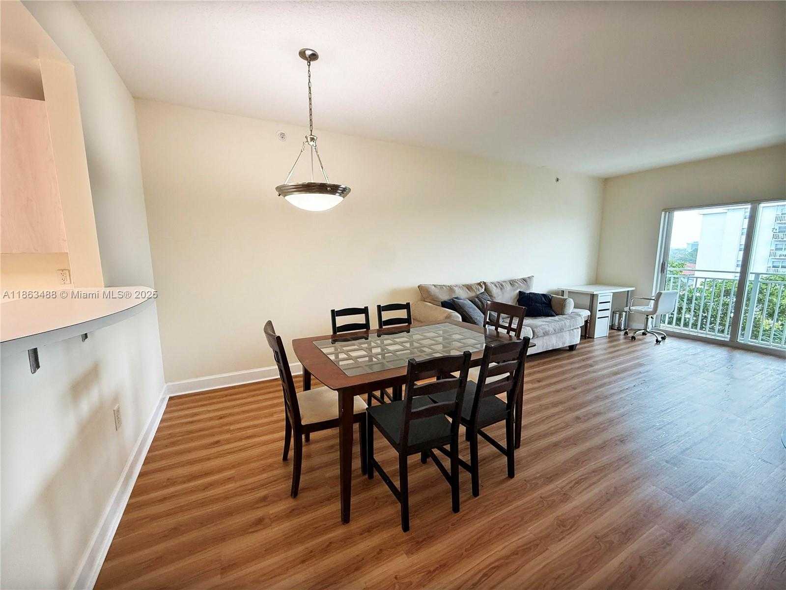 Small Image of 50 MENORES AVE #517, Coral Gables Number 3