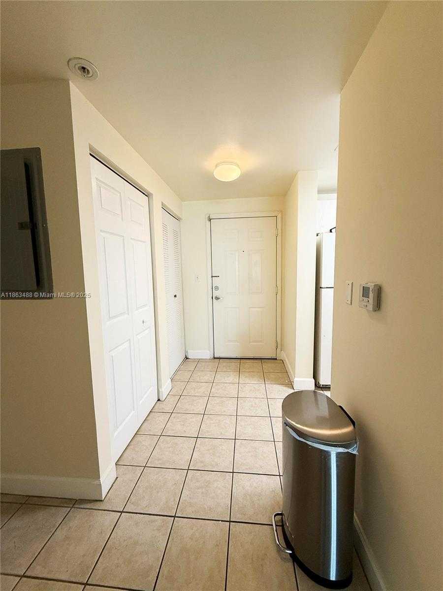 Small Image of 50 MENORES AVE #517, Coral Gables Number 5