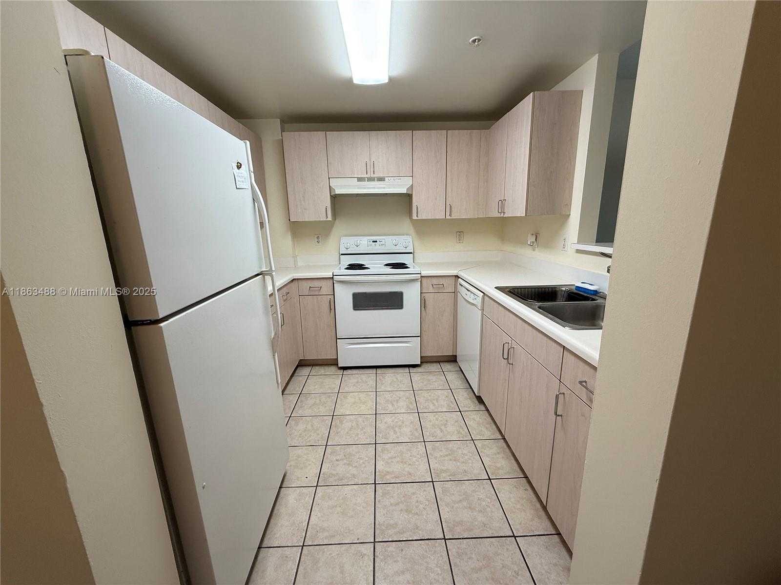 Small Image of 50 MENORES AVE #517, Coral Gables Number 6
