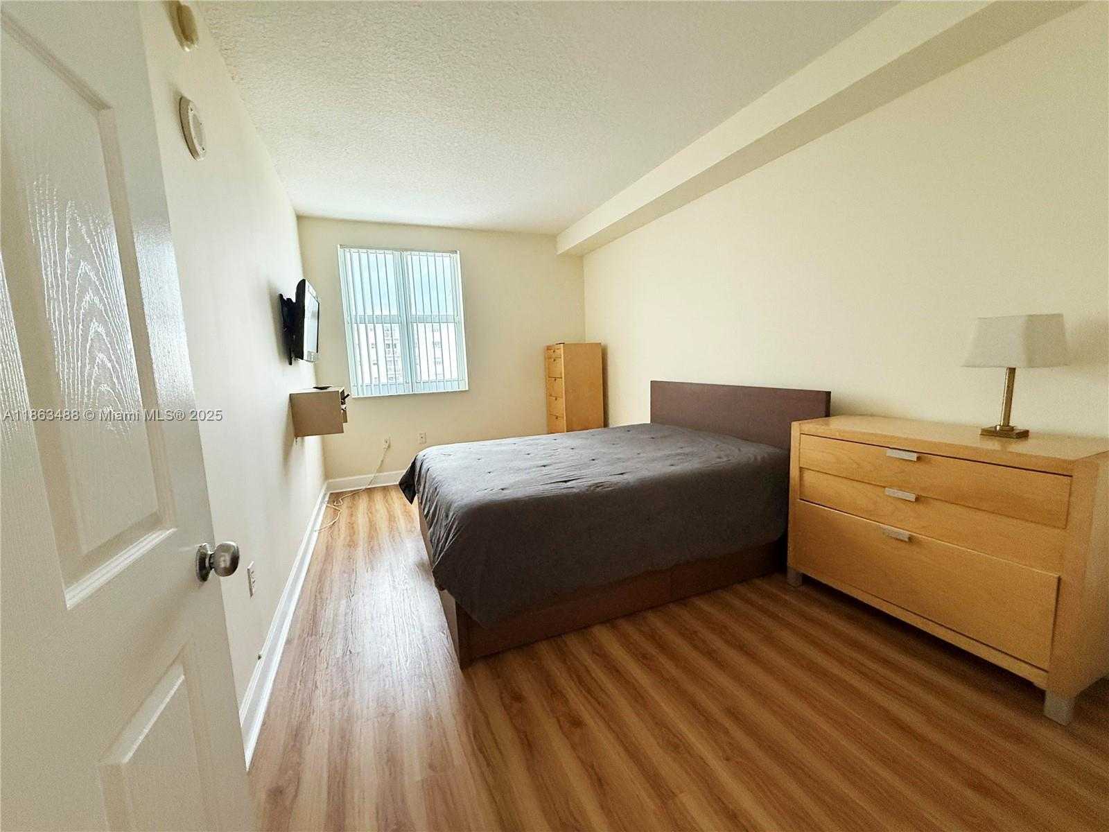 Small Image of 50 MENORES AVE #517, Coral Gables Number 8