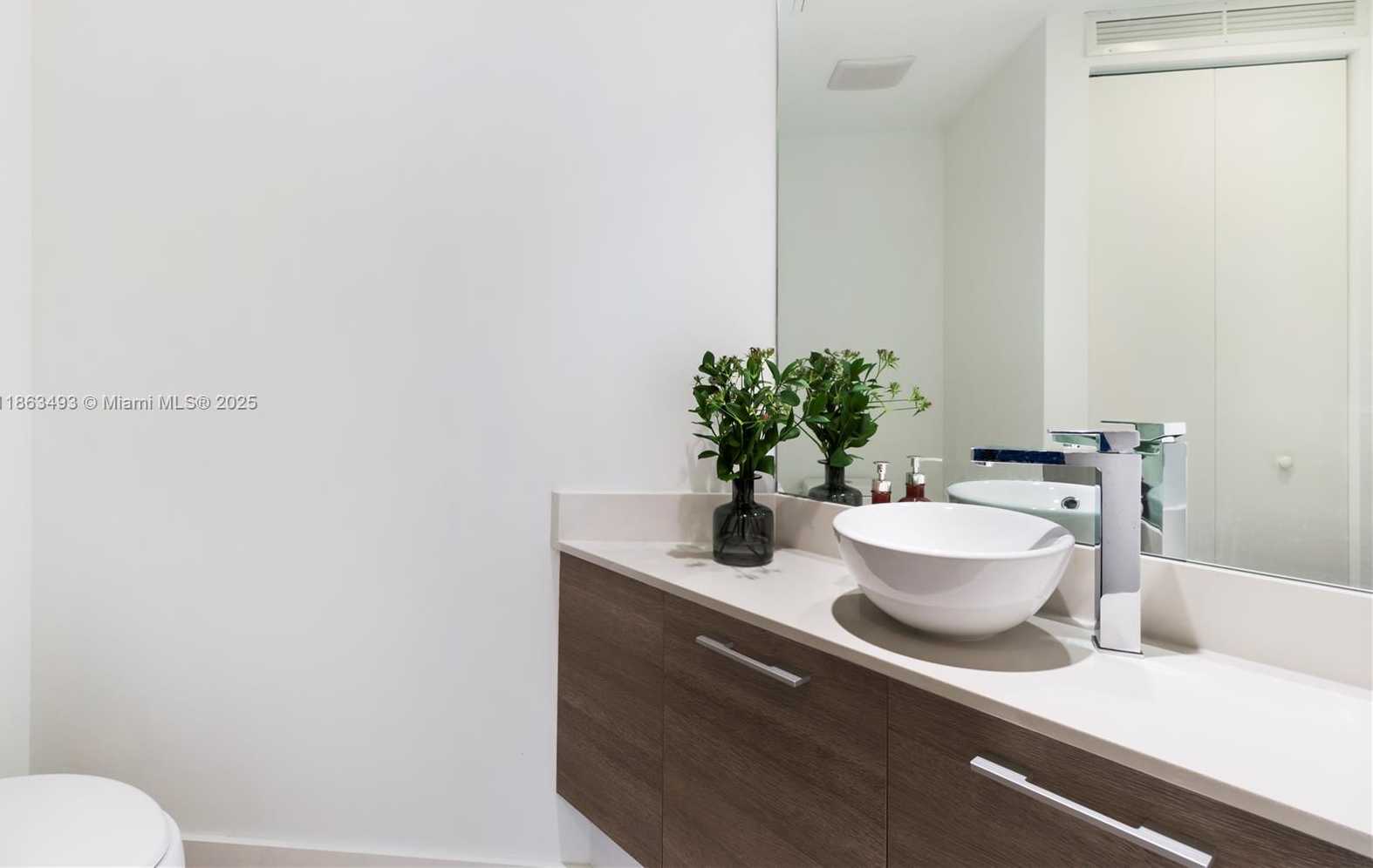 Small Image of 650 NORTH EAST 32ND ST #3908, Miami Number 4