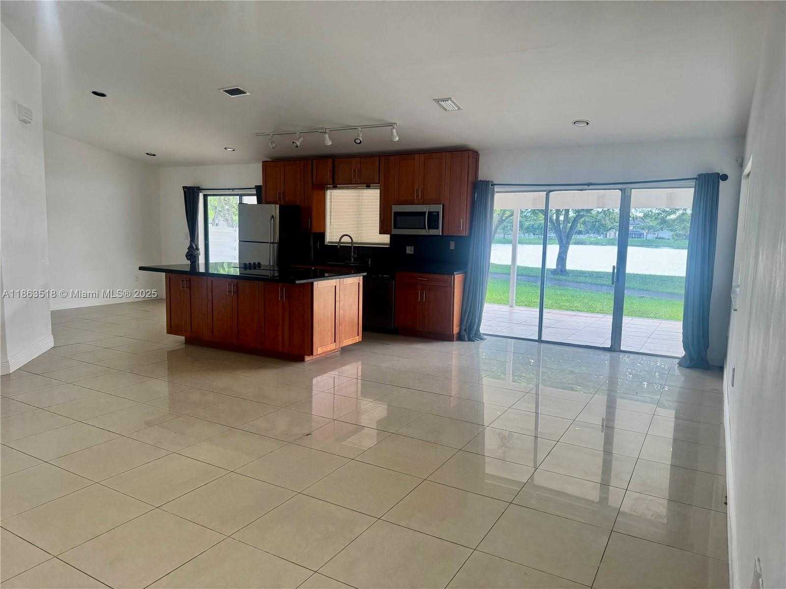 Small Image of 14570 SOUTH WEST 145TH PL #14570, Miami Number 12