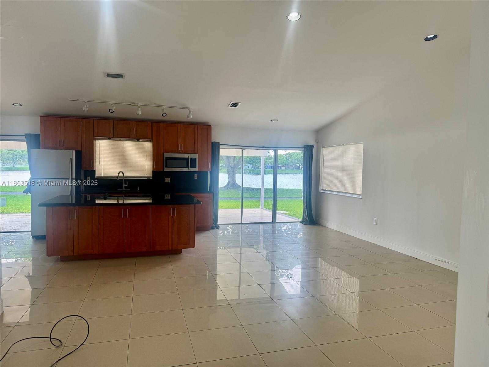 Small Image of 14570 SOUTH WEST 145TH PL #14570, Miami Number 13
