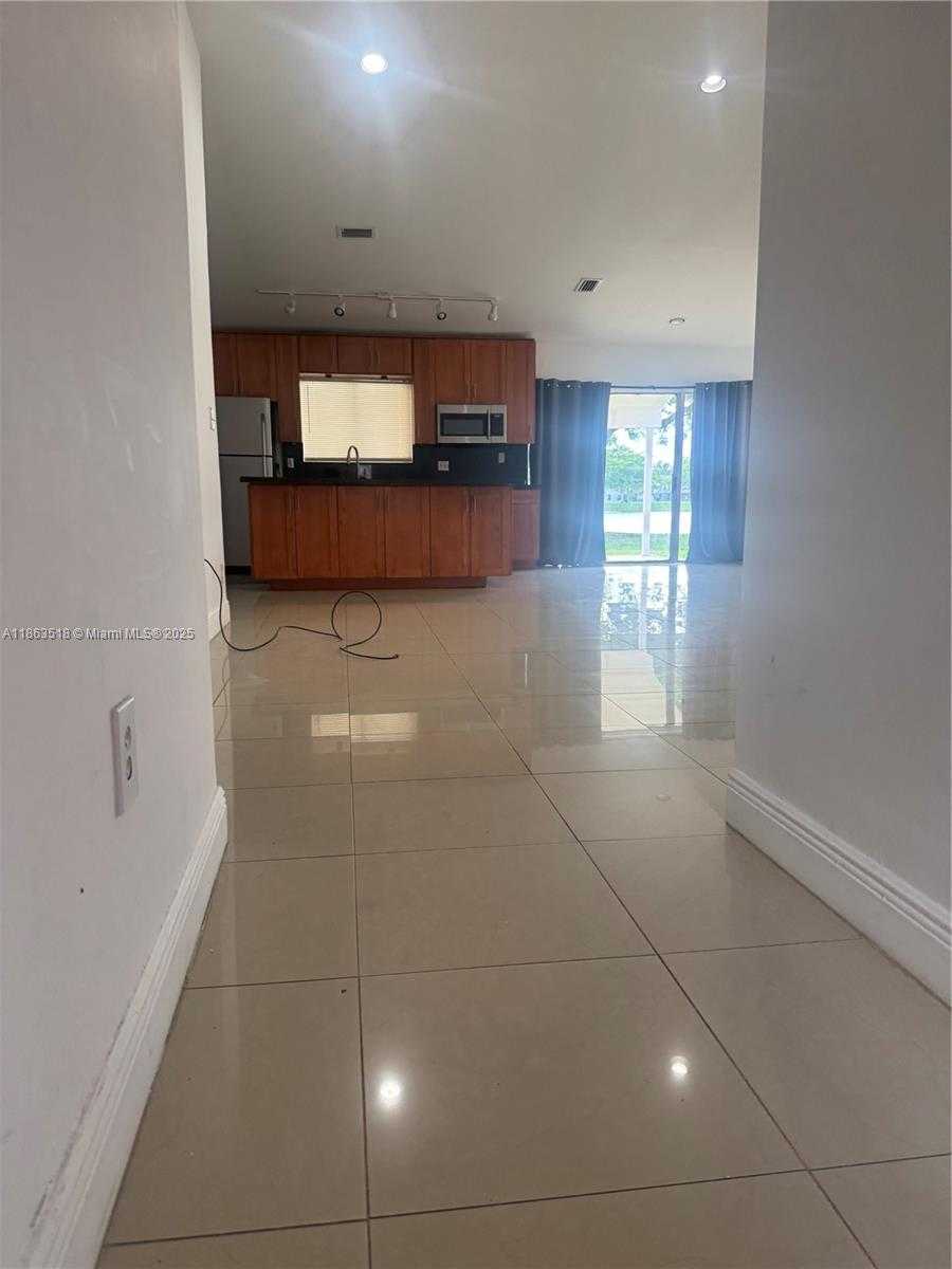 Small Image of 14570 SOUTH WEST 145TH PL #14570, Miami Number 8