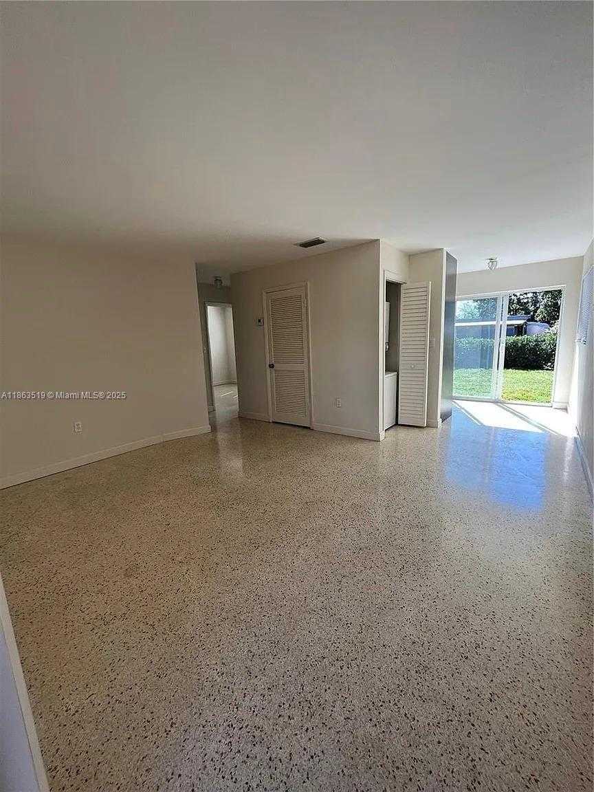 Small Image of 628 WEST 17TH ST #628, Hialeah Number 2