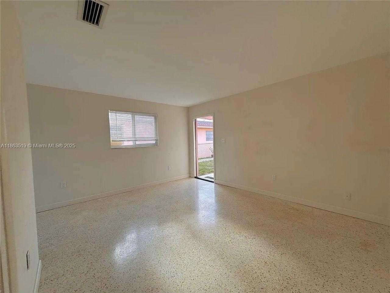 Small Image of 628 WEST 17TH ST #628, Hialeah Number 3