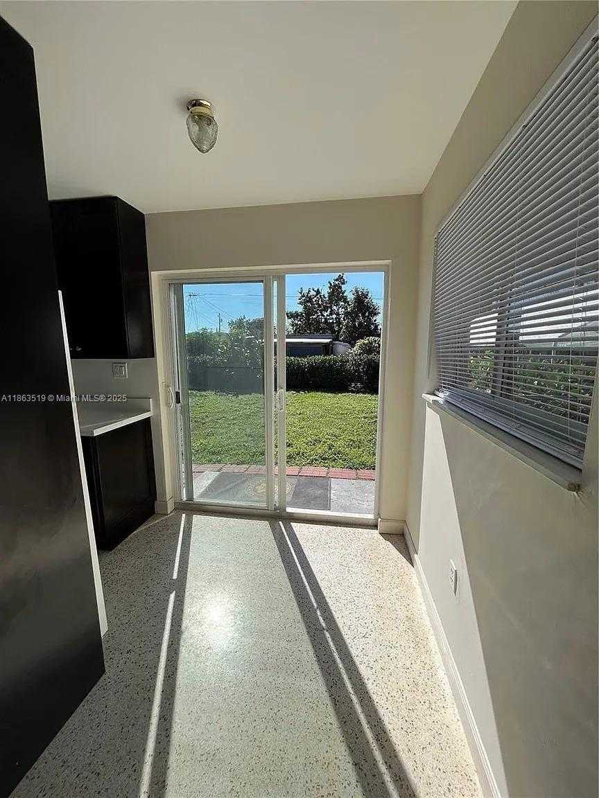 Small Image of 628 WEST 17TH ST #628, Hialeah Number 4