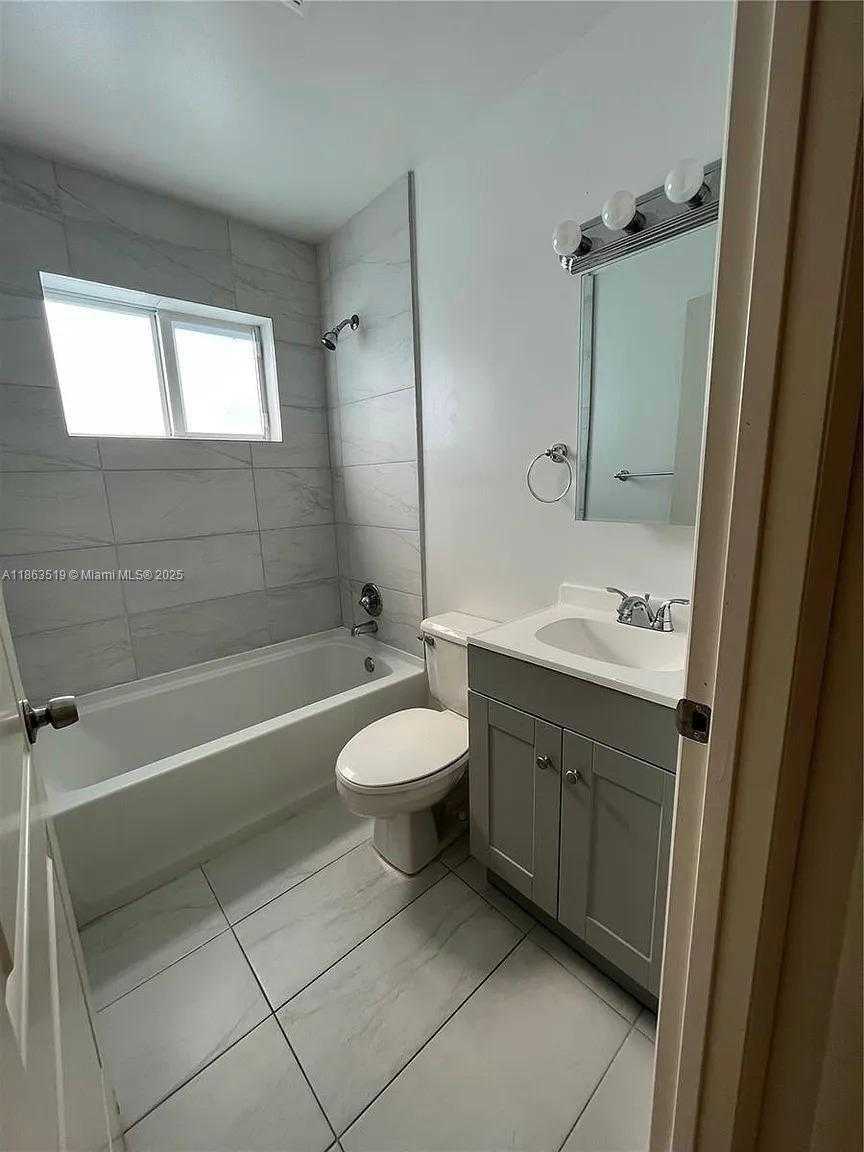 Small Image of 628 WEST 17TH ST #628, Hialeah Number 6