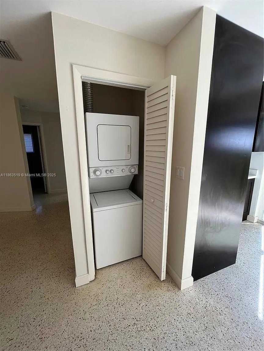 Small Image of 628 WEST 17TH ST #628, Hialeah Number 7