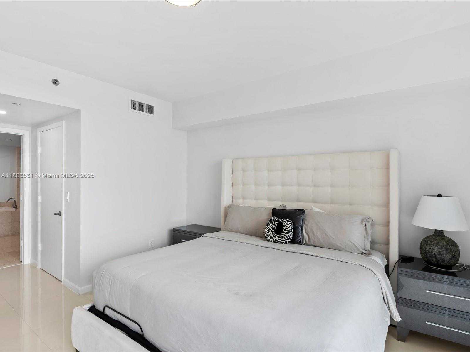Small Image of 465 BRICKELL AVE #4605, Miami Number 19