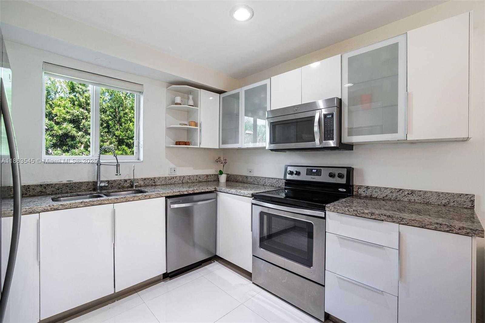 Small Image of 945 NORTH EAST 82ND ST, Miami Number 12