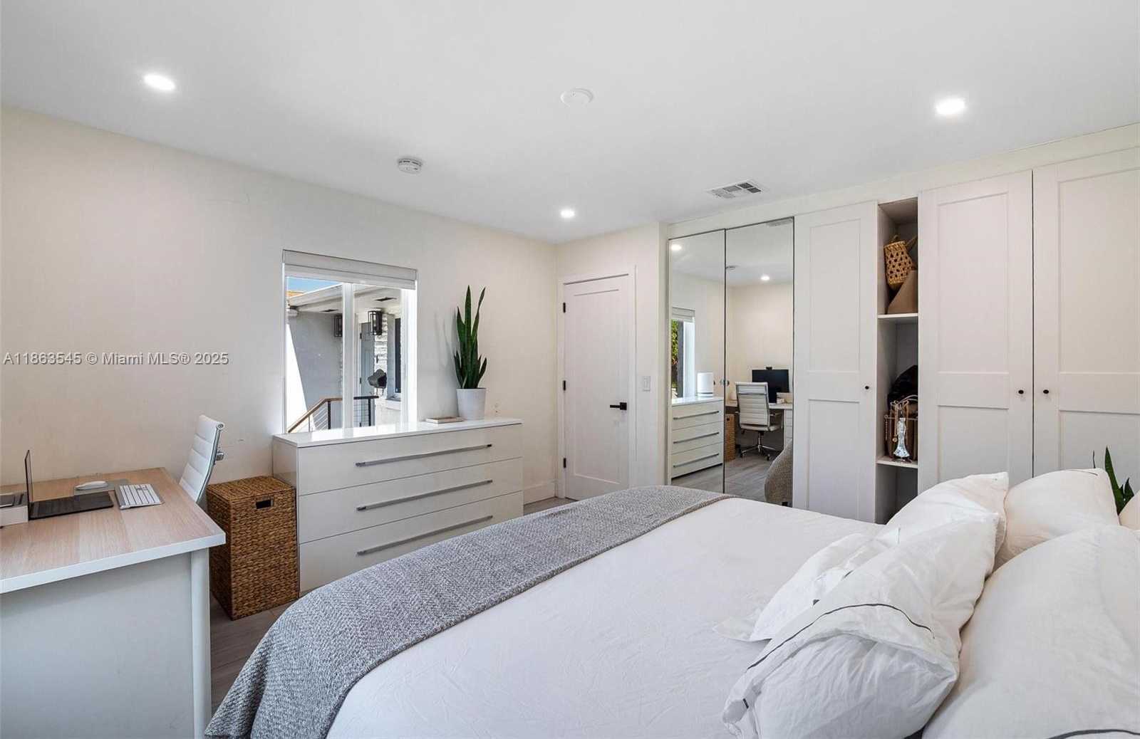 Small Image of 945 NORTH EAST 82ND ST, Miami Number 19