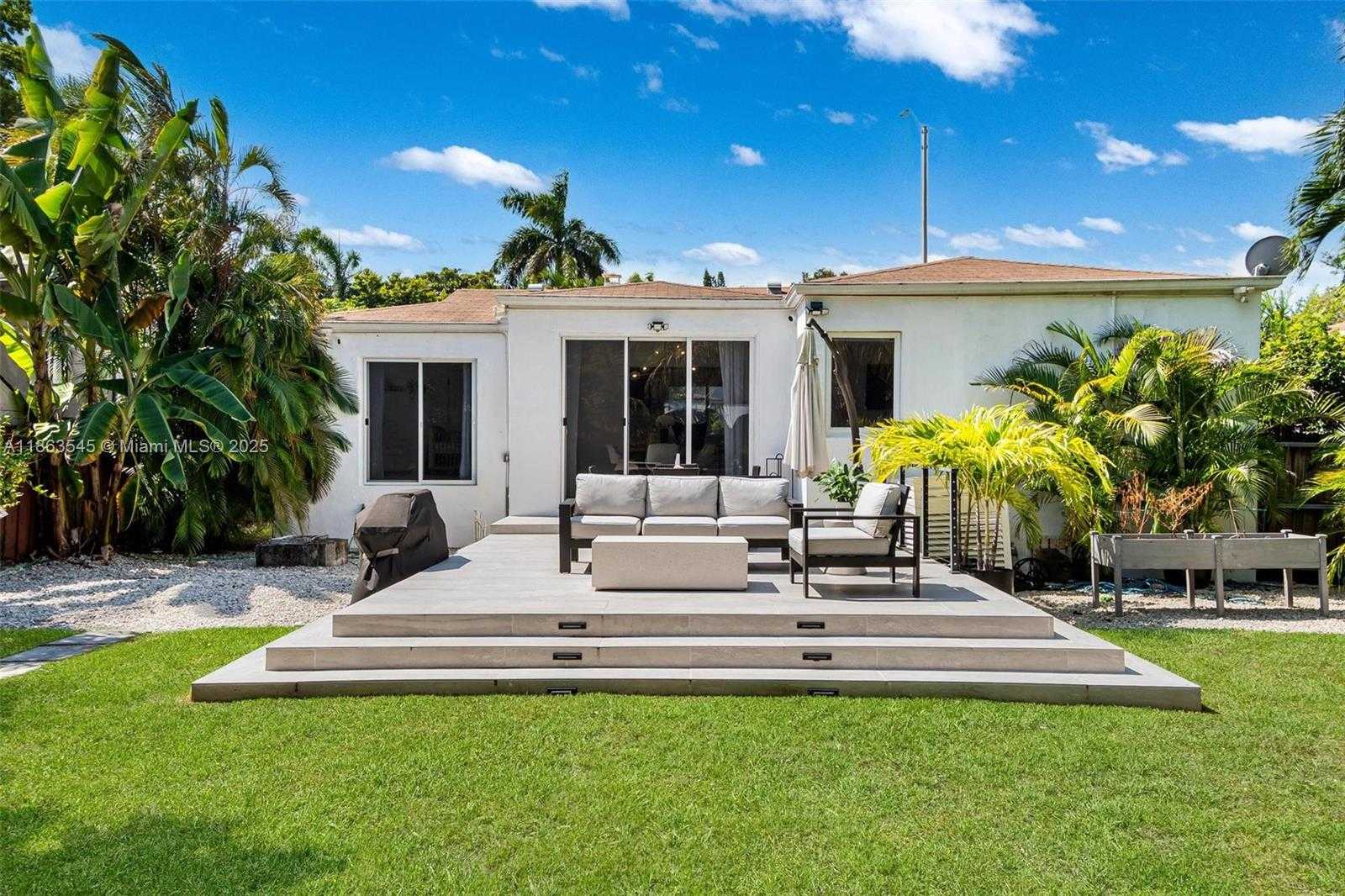 Small Image of 945 NORTH EAST 82ND ST, Miami Number 2