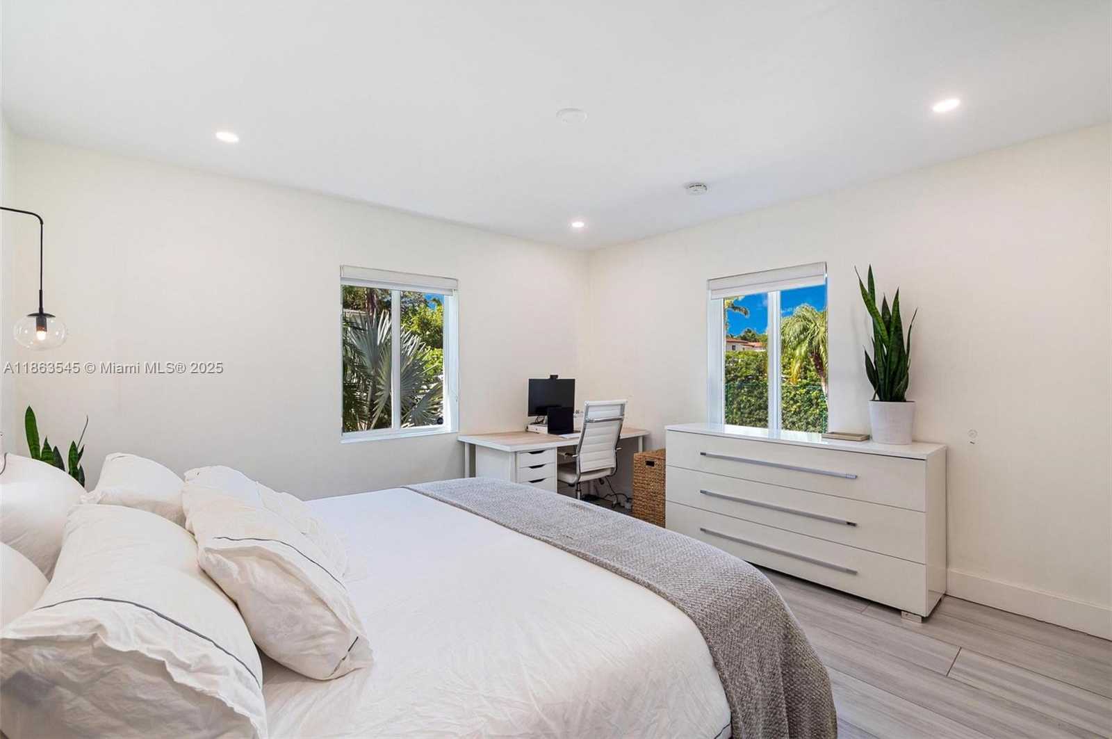 Small Image of 945 NORTH EAST 82ND ST, Miami Number 20