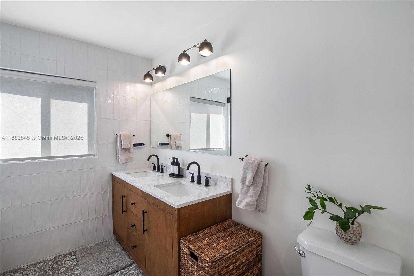 Small Image of 945 NORTH EAST 82ND ST, Miami Number 21
