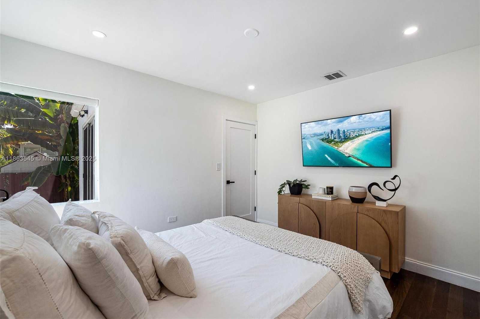 Small Image of 945 NORTH EAST 82ND ST, Miami Number 24