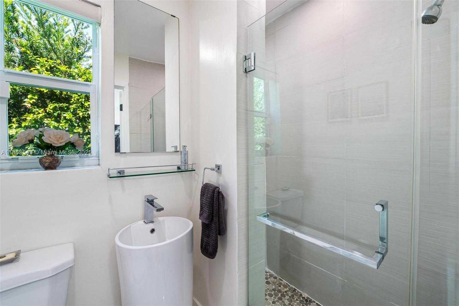 Small Image of 945 NORTH EAST 82ND ST, Miami Number 25