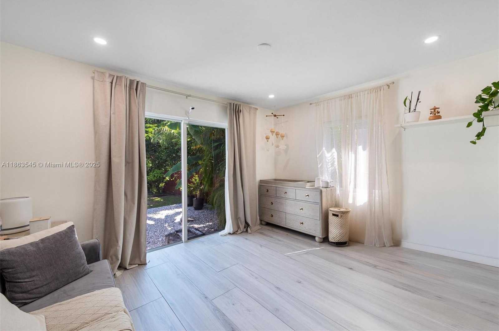 Small Image of 945 NORTH EAST 82ND ST, Miami Number 26