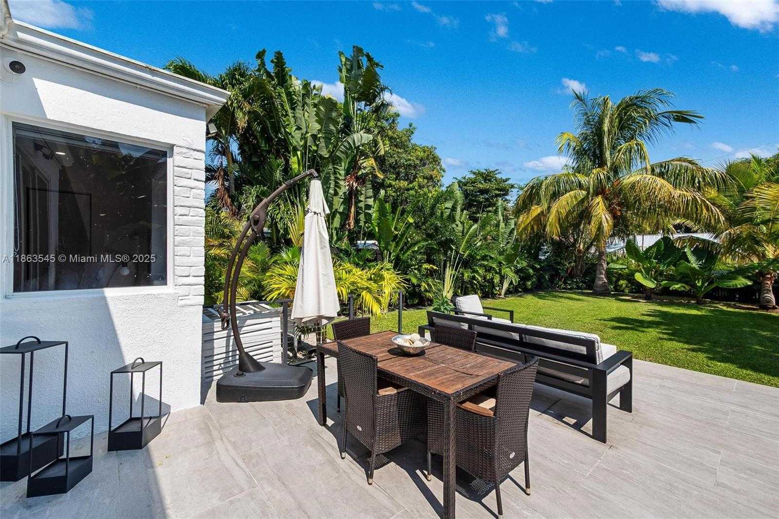 Small Image of 945 NORTH EAST 82ND ST, Miami Number 27