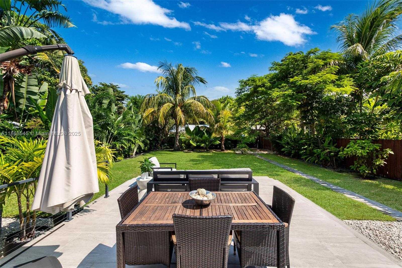 Small Image of 945 NORTH EAST 82ND ST, Miami Number 29