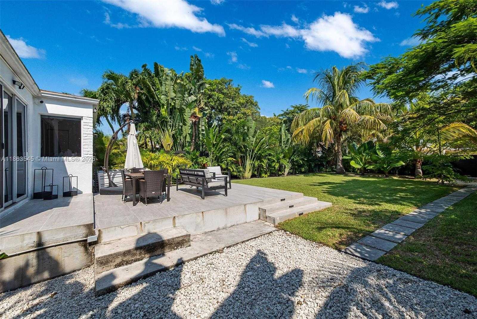 Small Image of 945 NORTH EAST 82ND ST, Miami Number 30
