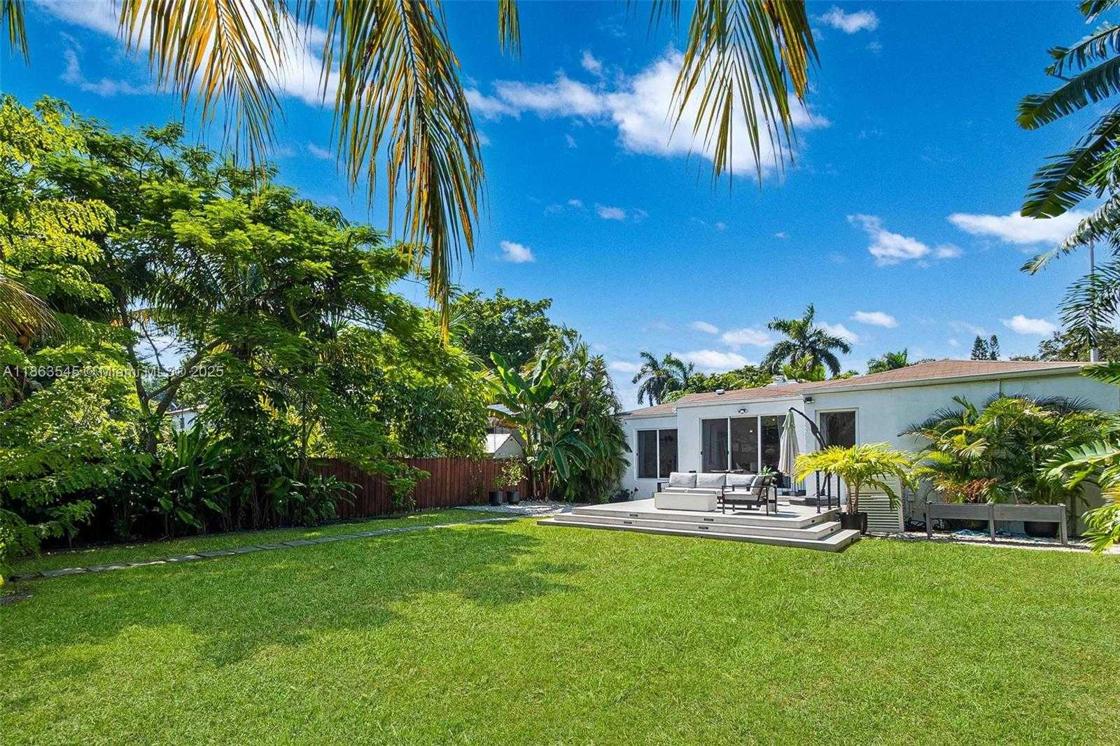 Small Image of 945 NORTH EAST 82ND ST, Miami Number 31
