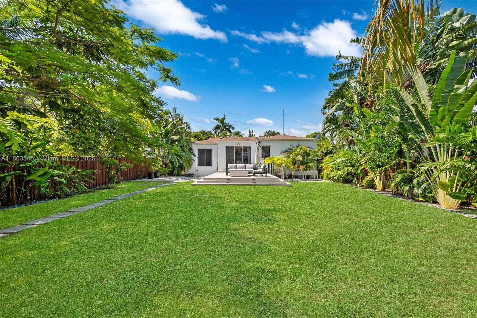 Small Image of 945 NORTH EAST 82ND ST, Miami Number 32