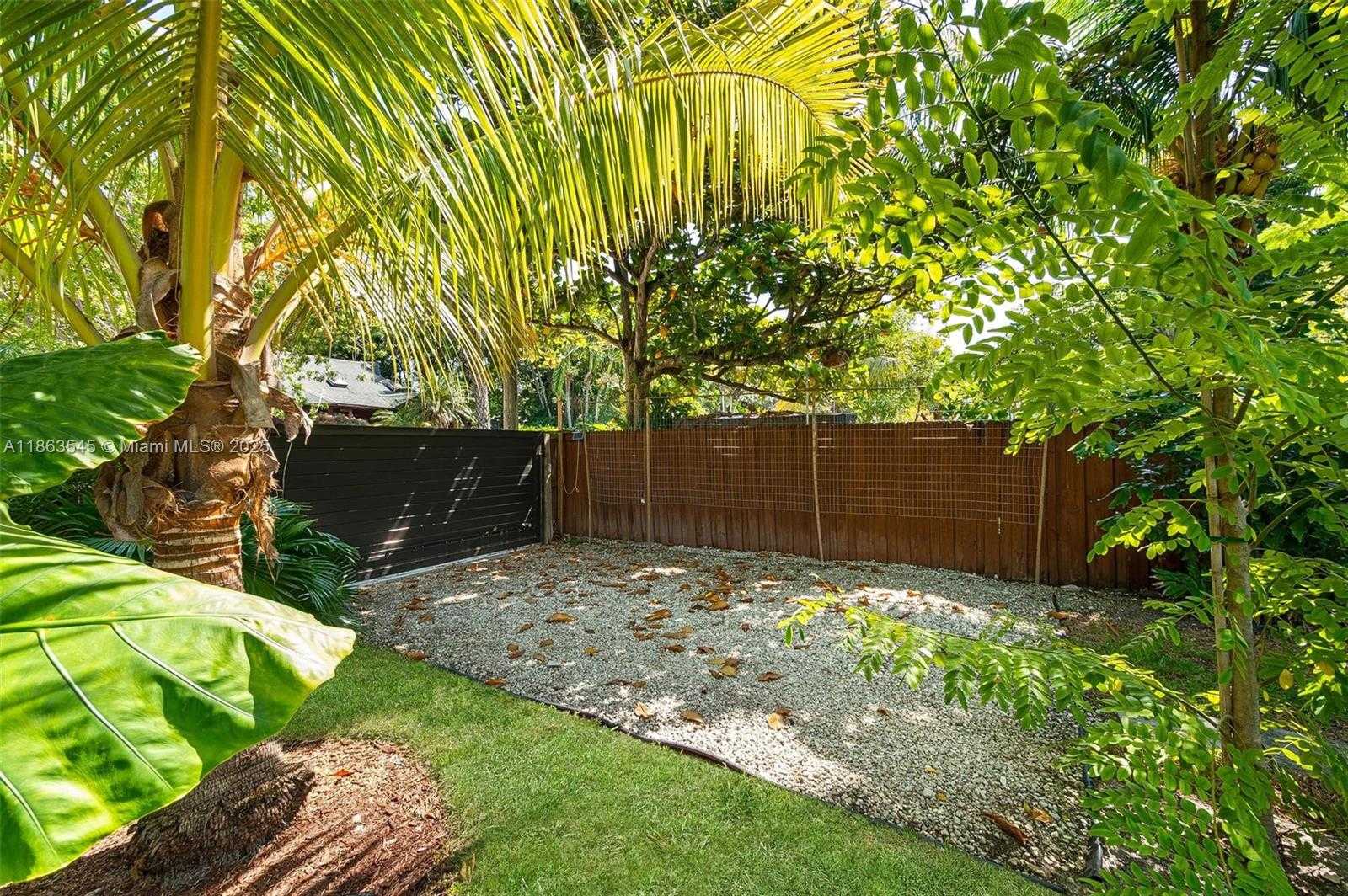Small Image of 945 NORTH EAST 82ND ST, Miami Number 33