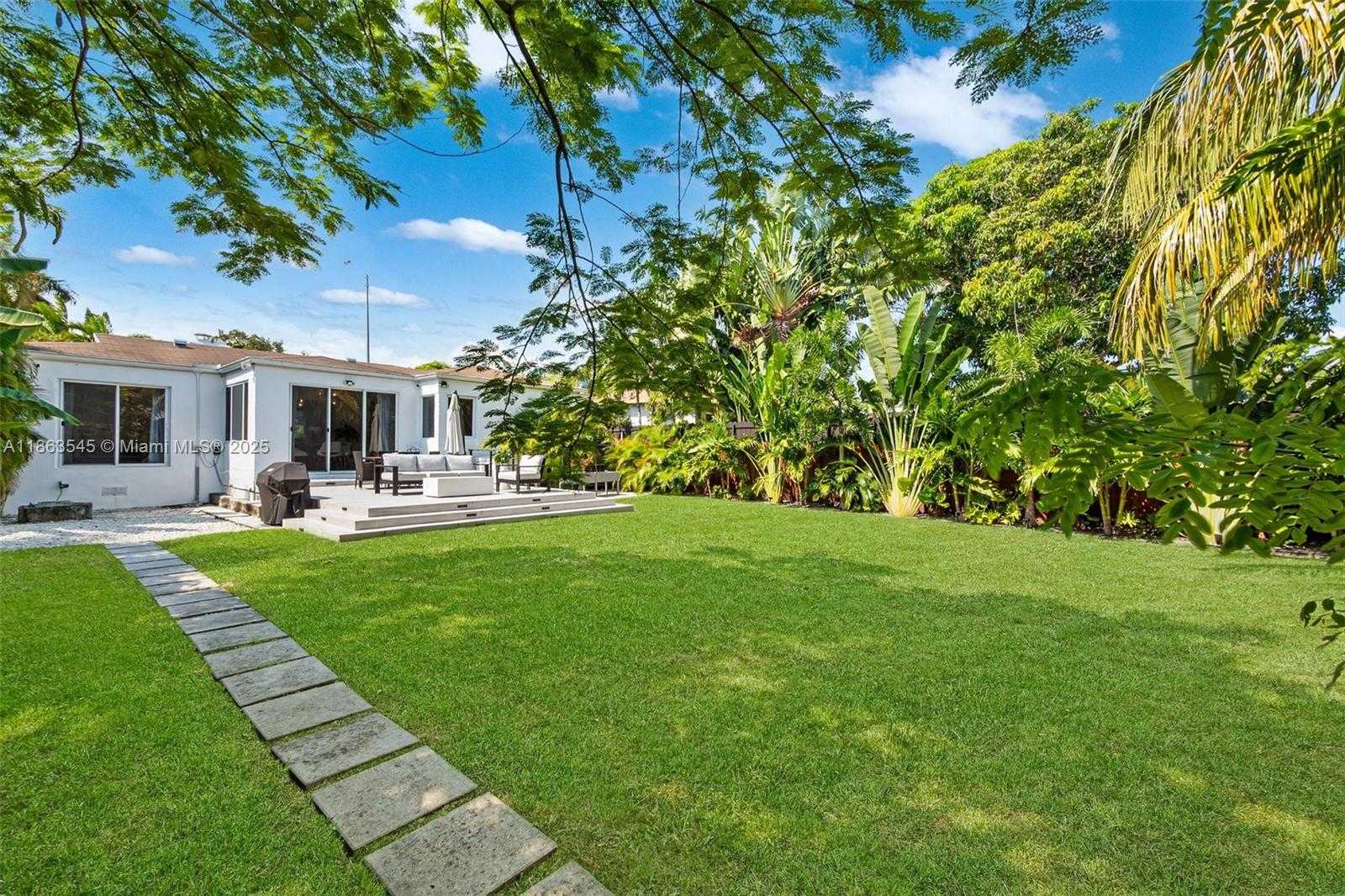 Small Image of 945 NORTH EAST 82ND ST, Miami Number 34