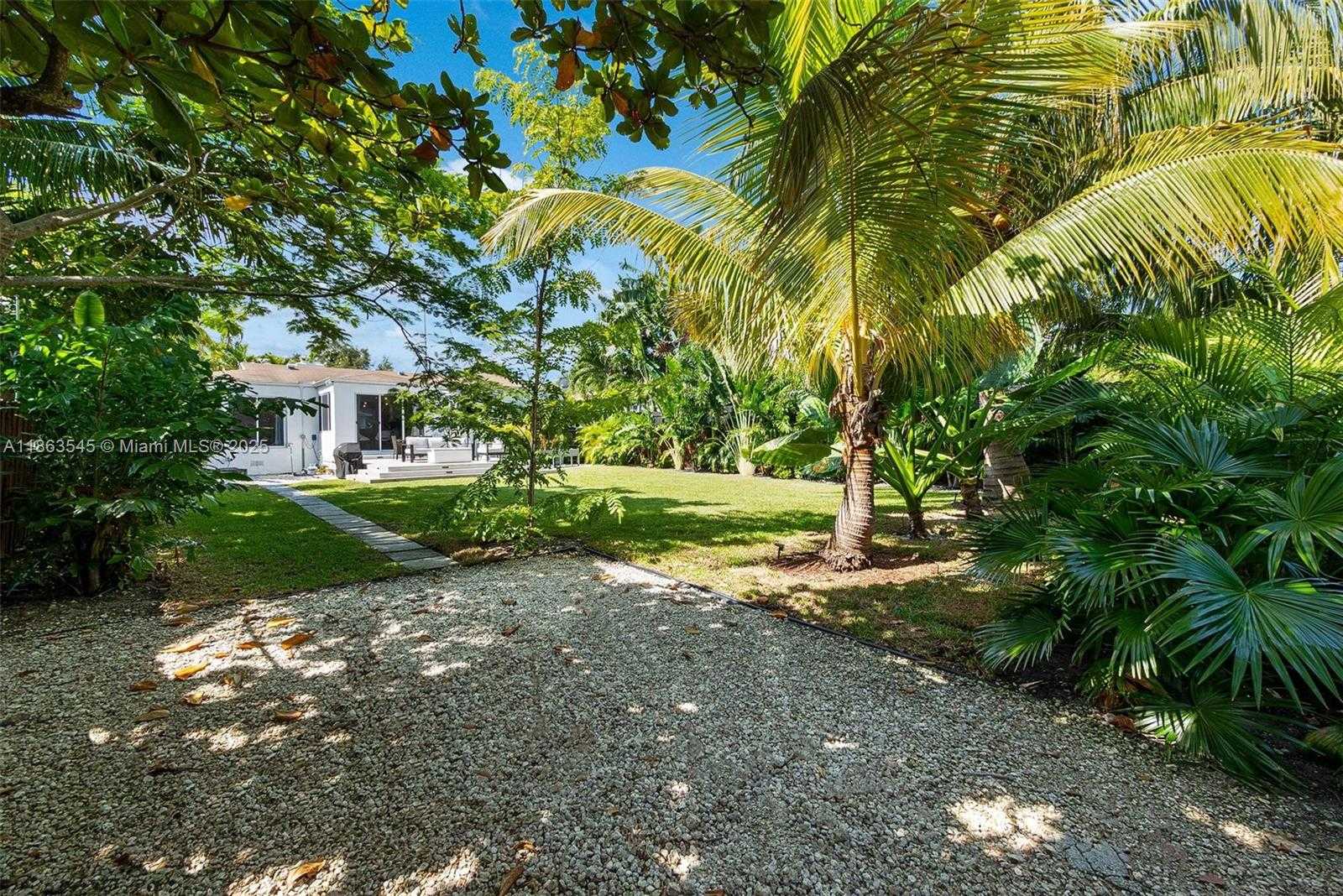 Small Image of 945 NORTH EAST 82ND ST, Miami Number 35
