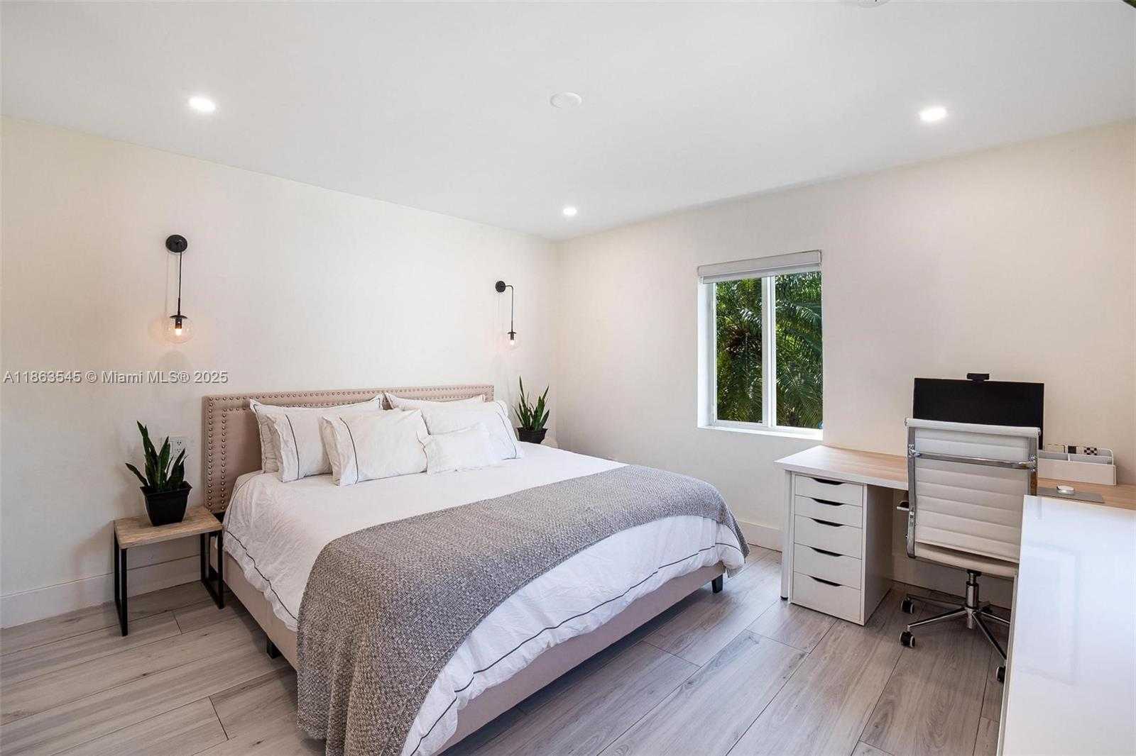 Small Image of 945 NORTH EAST 82ND ST, Miami Number 4