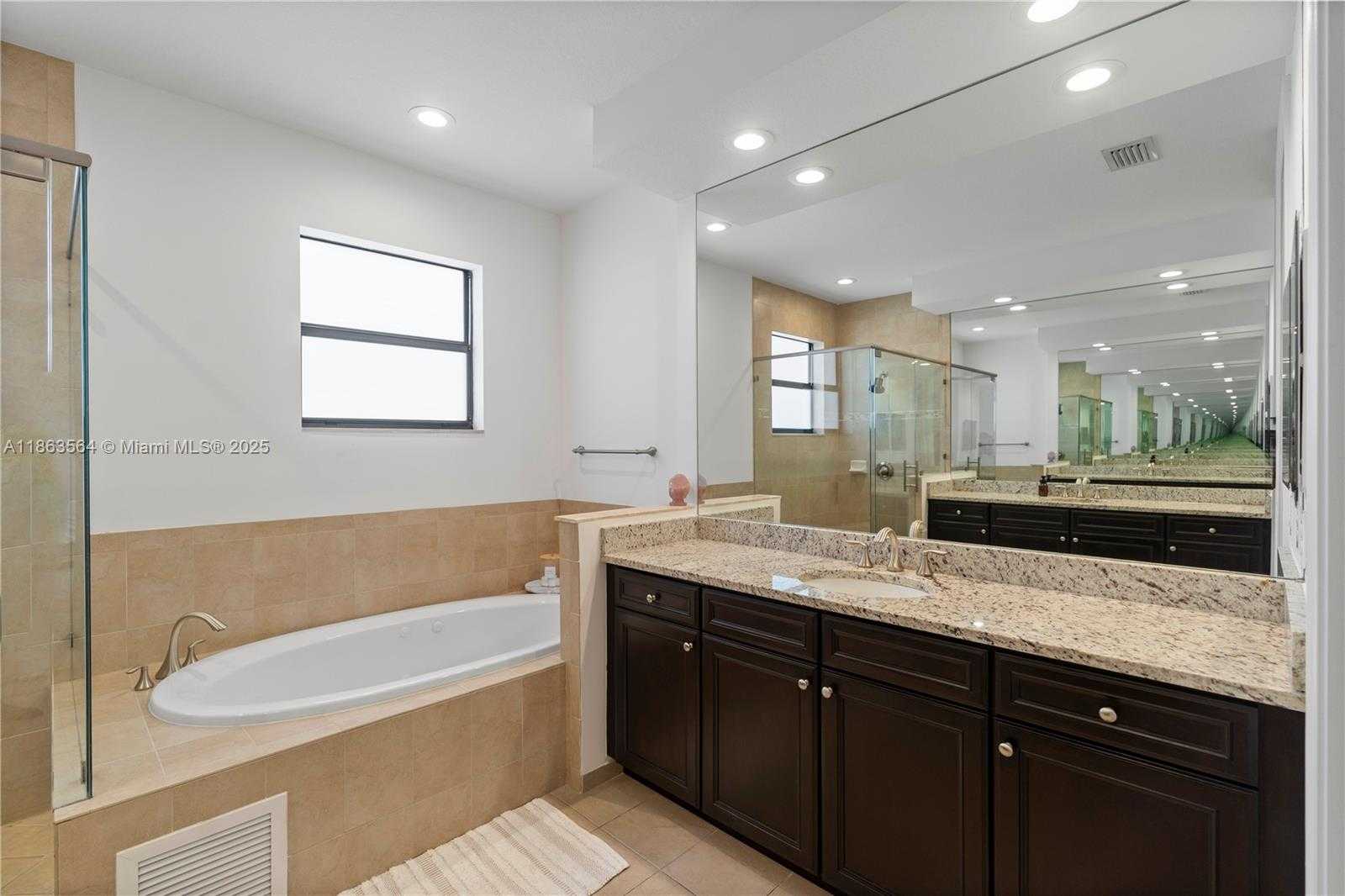 Small Image of 9974 NORTH WEST 86TH TER, Doral Number 39