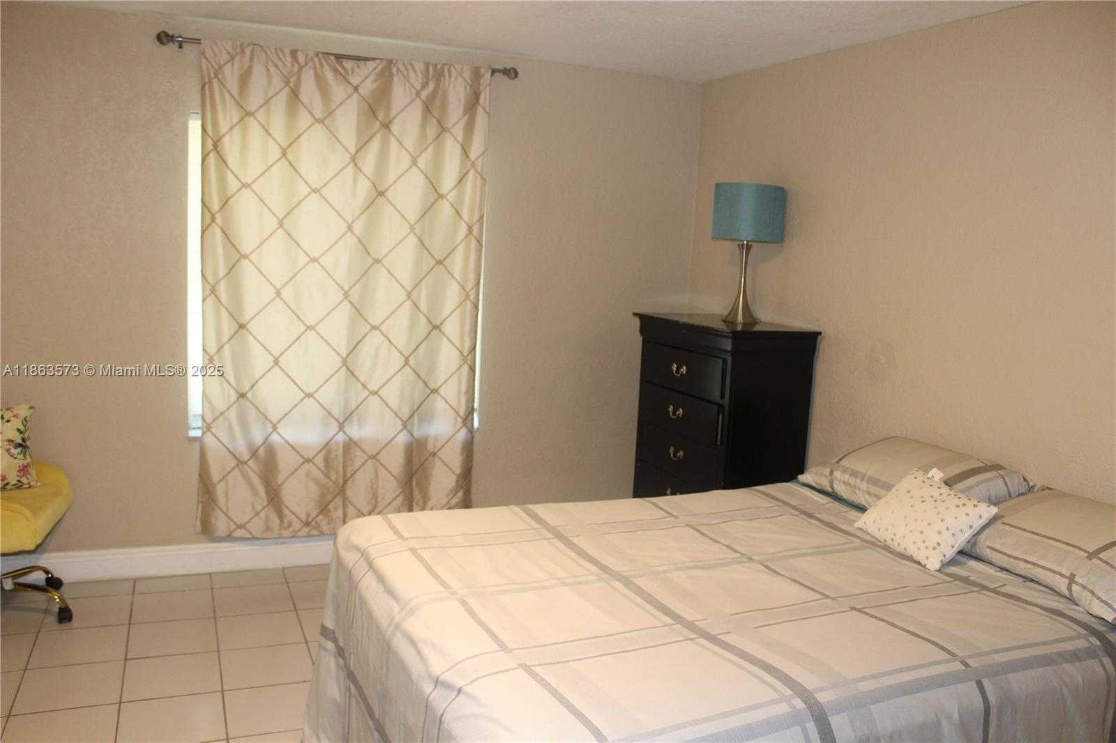Small Image of 28 NORTH EAST 164TH ST, Miami Number 10