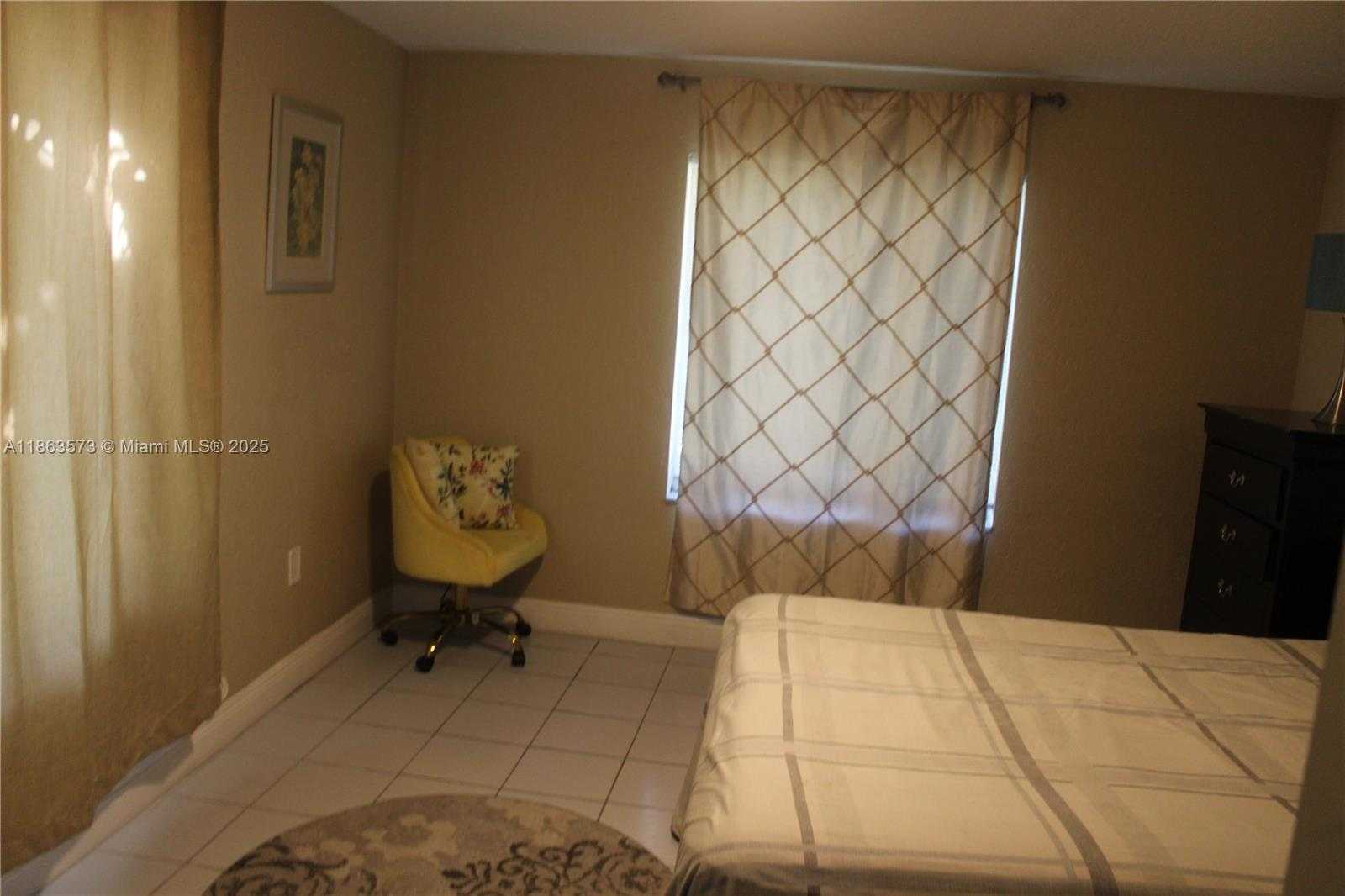 Small Image of 28 NORTH EAST 164TH ST, Miami Number 11