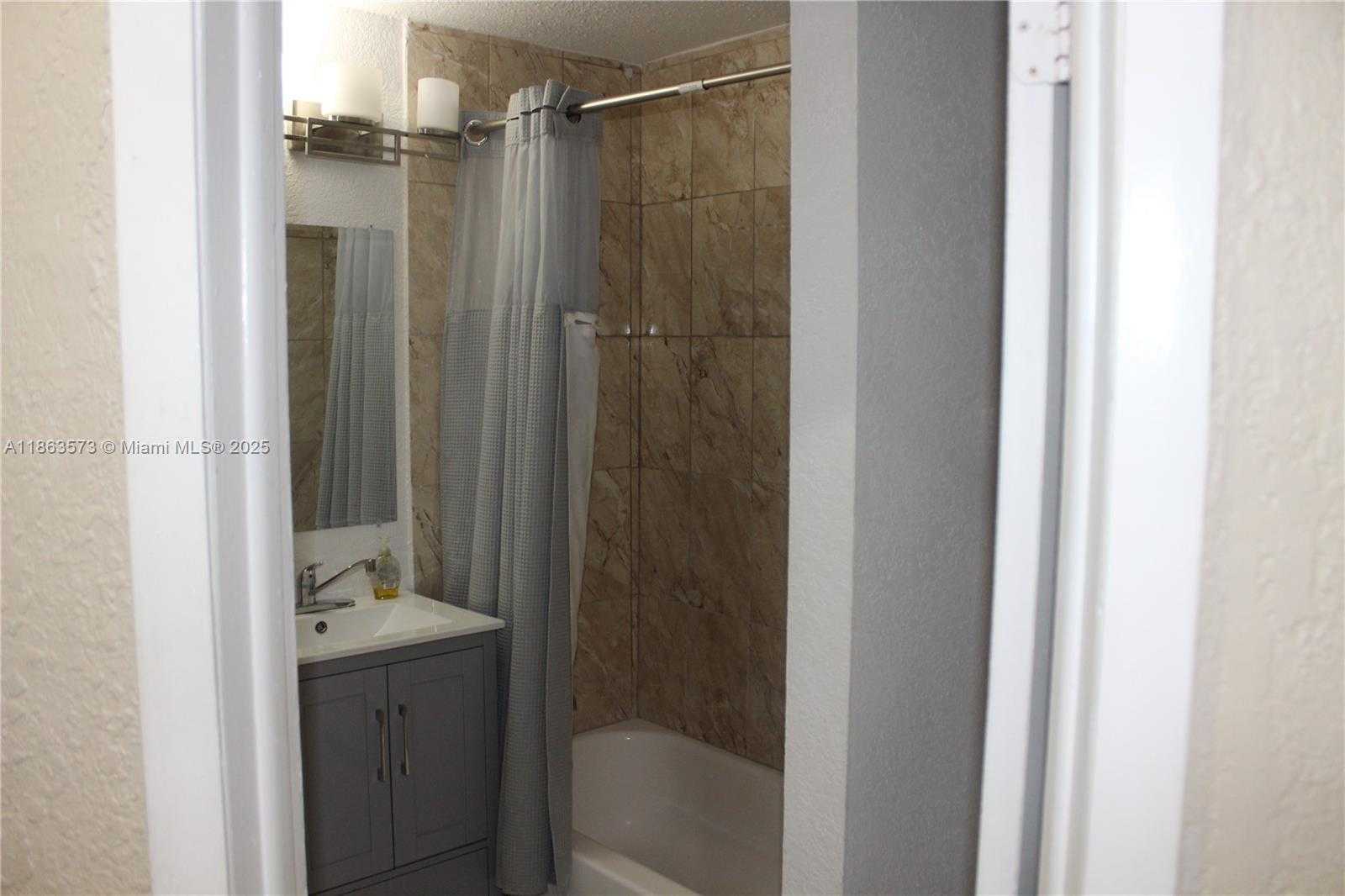Small Image of 28 NORTH EAST 164TH ST, Miami Number 13